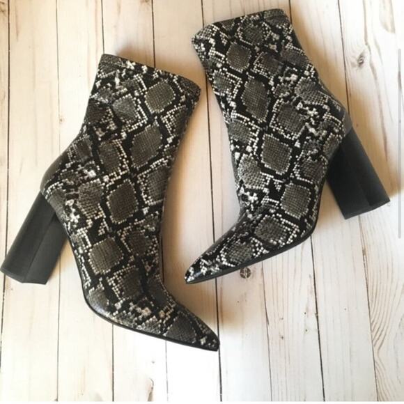 Jeffrey Campbell Grey Black Snake Siren Pointy Toe Bootie Size 9.5 - Picture 1 of 6